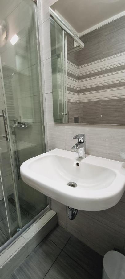 Grove II Apartment = Strict City Centre Novi Sad Exterior photo