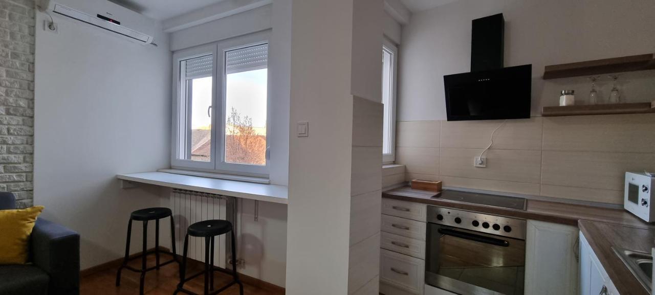 Grove II Apartment = Strict City Centre Novi Sad Exterior photo