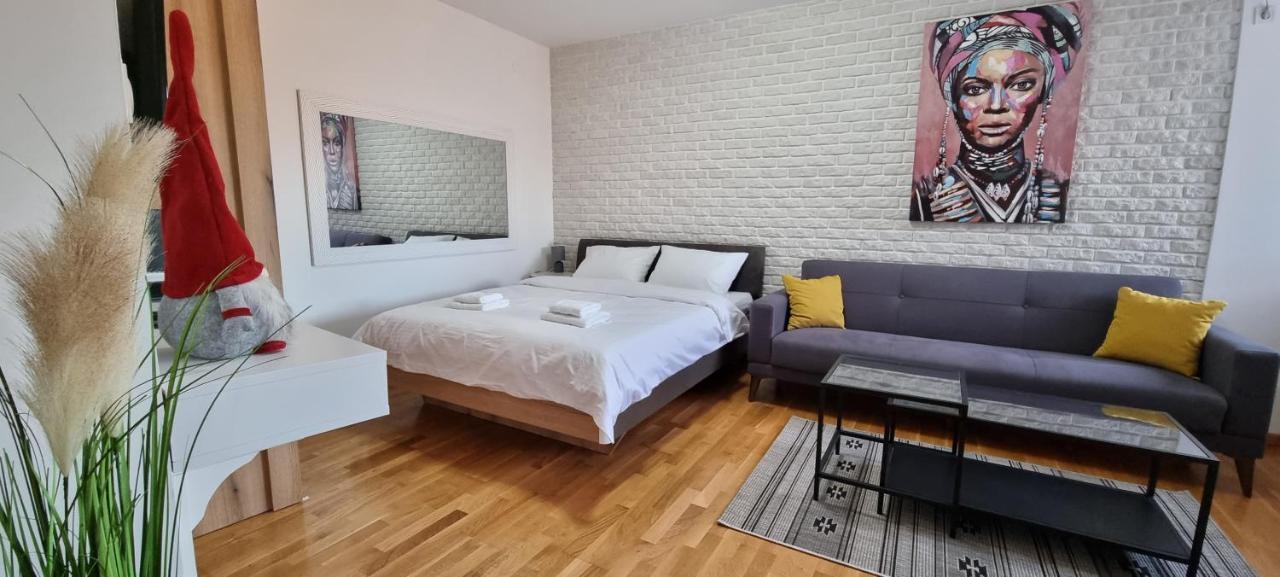 Grove II Apartment = Strict City Centre Novi Sad Exterior photo